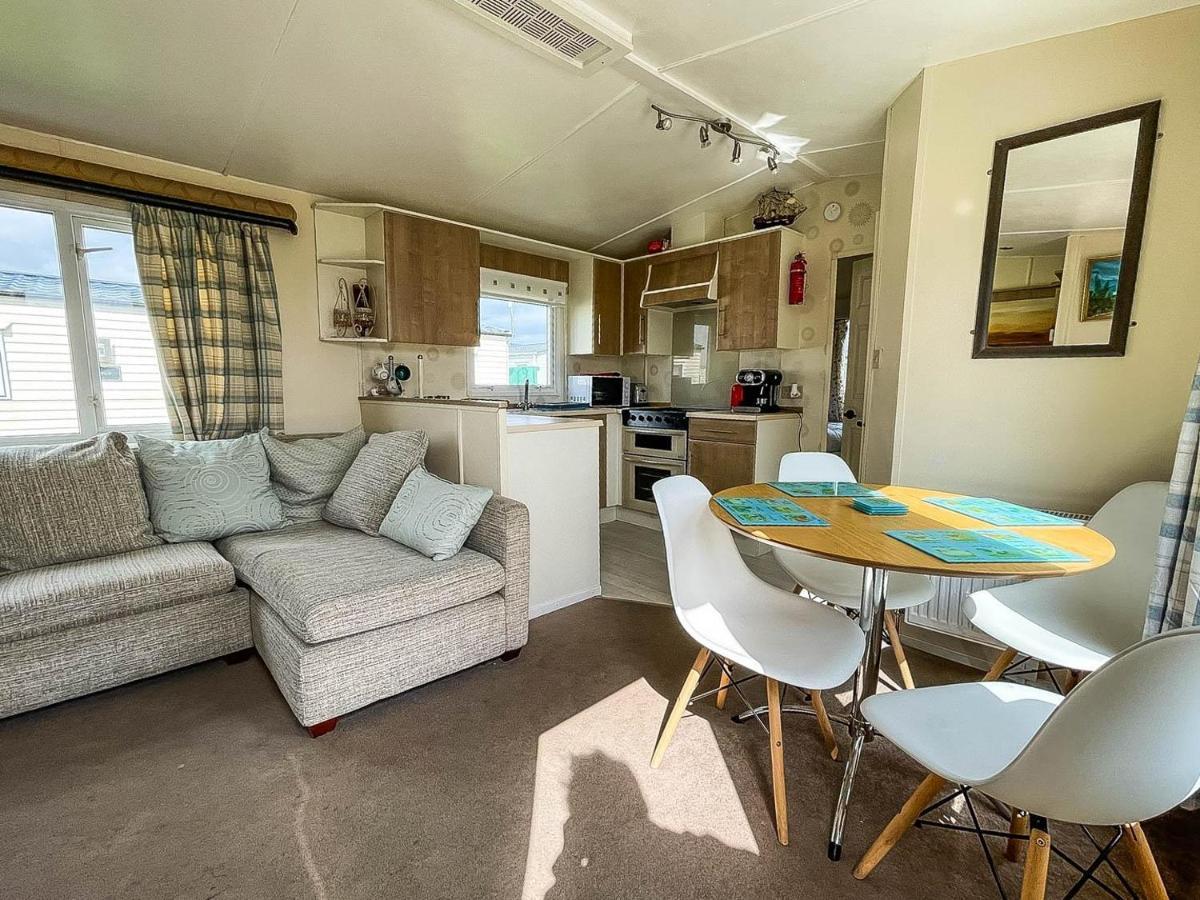 Caravan With Decking At Martello Beach Nearby Clacton-On-Sea Ref 29017Kv Hotel Ngoại thất bức ảnh