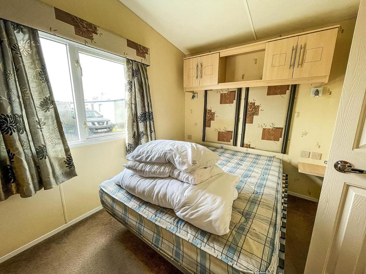 Caravan With Decking At Martello Beach Nearby Clacton-On-Sea Ref 29017Kv Hotel Ngoại thất bức ảnh