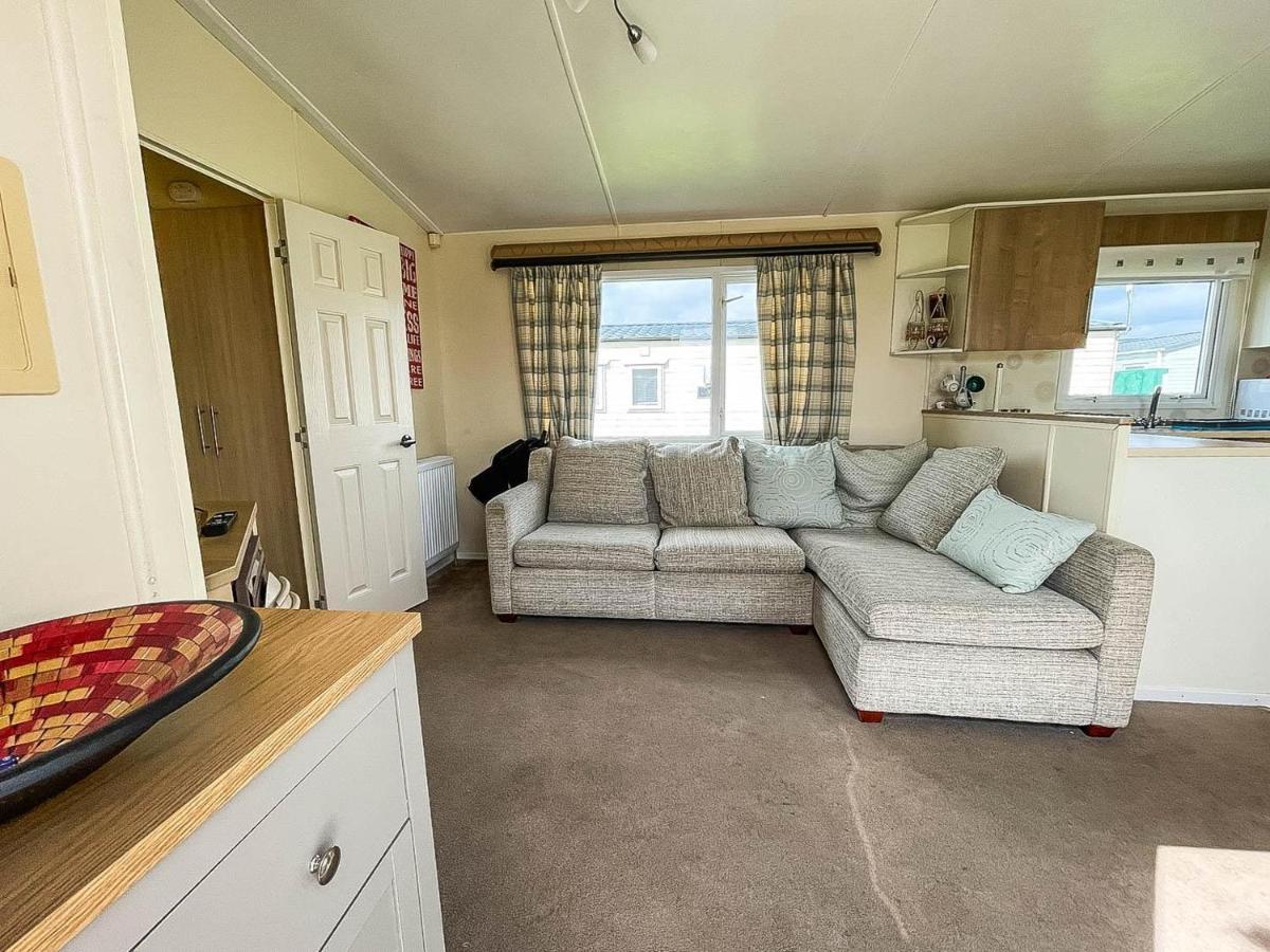 Caravan With Decking At Martello Beach Nearby Clacton-On-Sea Ref 29017Kv Hotel Ngoại thất bức ảnh