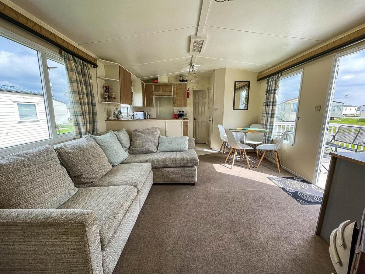 Caravan With Decking At Martello Beach Nearby Clacton-On-Sea Ref 29017Kv Hotel Ngoại thất bức ảnh