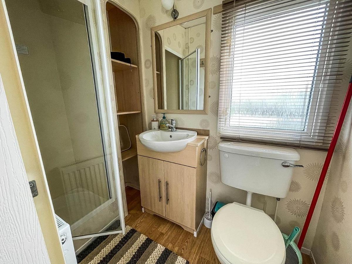Caravan With Decking At Martello Beach Nearby Clacton-On-Sea Ref 29017Kv Hotel Ngoại thất bức ảnh