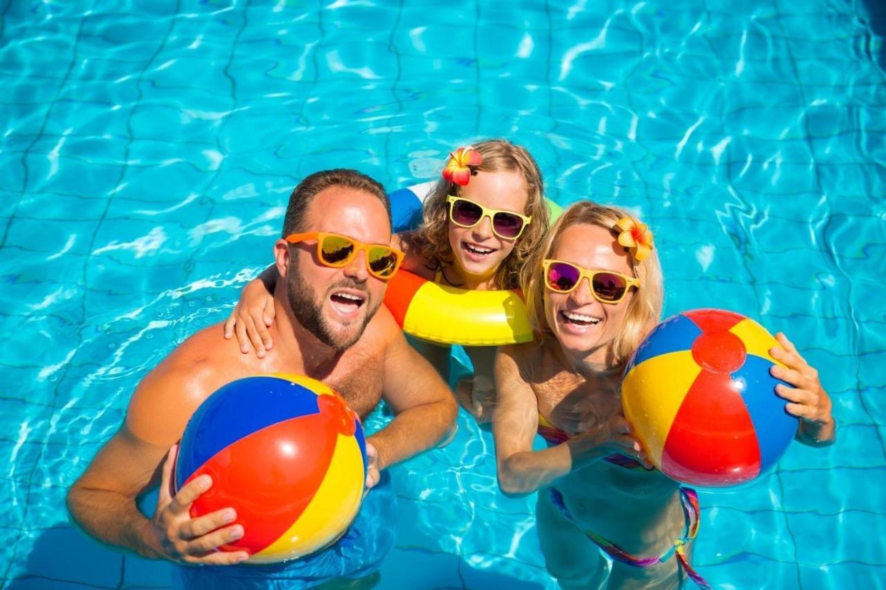 Caravan With Decking At Martello Beach Nearby Clacton-On-Sea Ref 29017Kv Hotel Ngoại thất bức ảnh